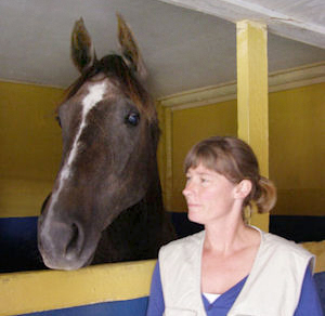 Maria Molin och Björkängs Electra x (37,96 %), sto skimmel född 2006 (e. Business x 29,01%) 1102 – u. Miss Phaeta x 46,91%). Angloriks 2006 på Elmia: 998789=49 p, Klass I, Guld och 2:a i fölklassen. Uppfödare: Stall Undersbol. Ägare: Maria Molin, Kristinehamn.
